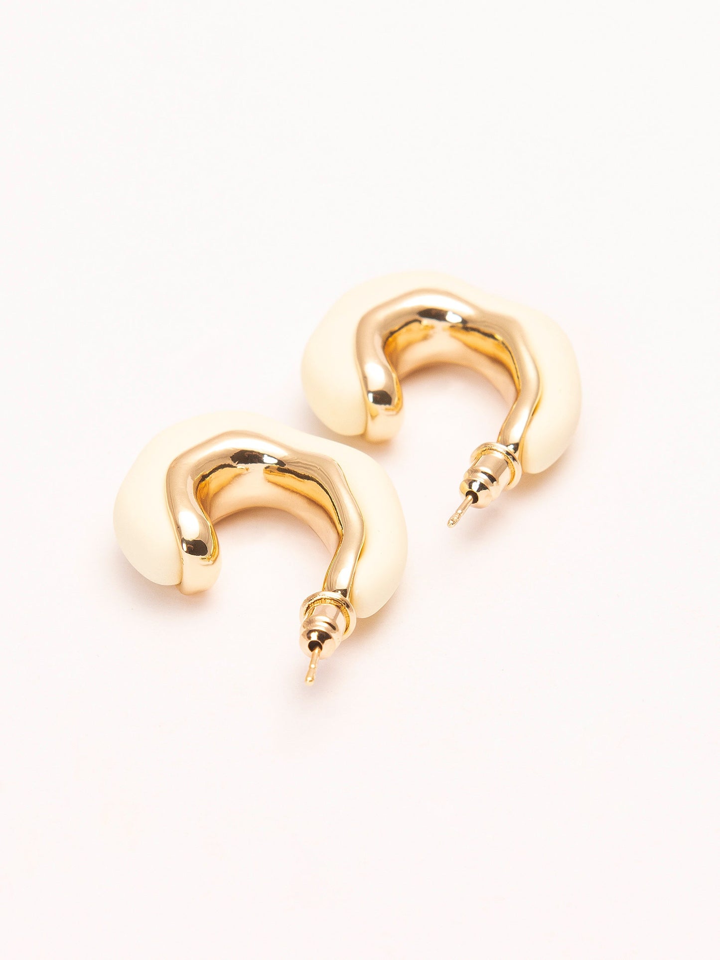 Deshaped C-Hoop Earrings