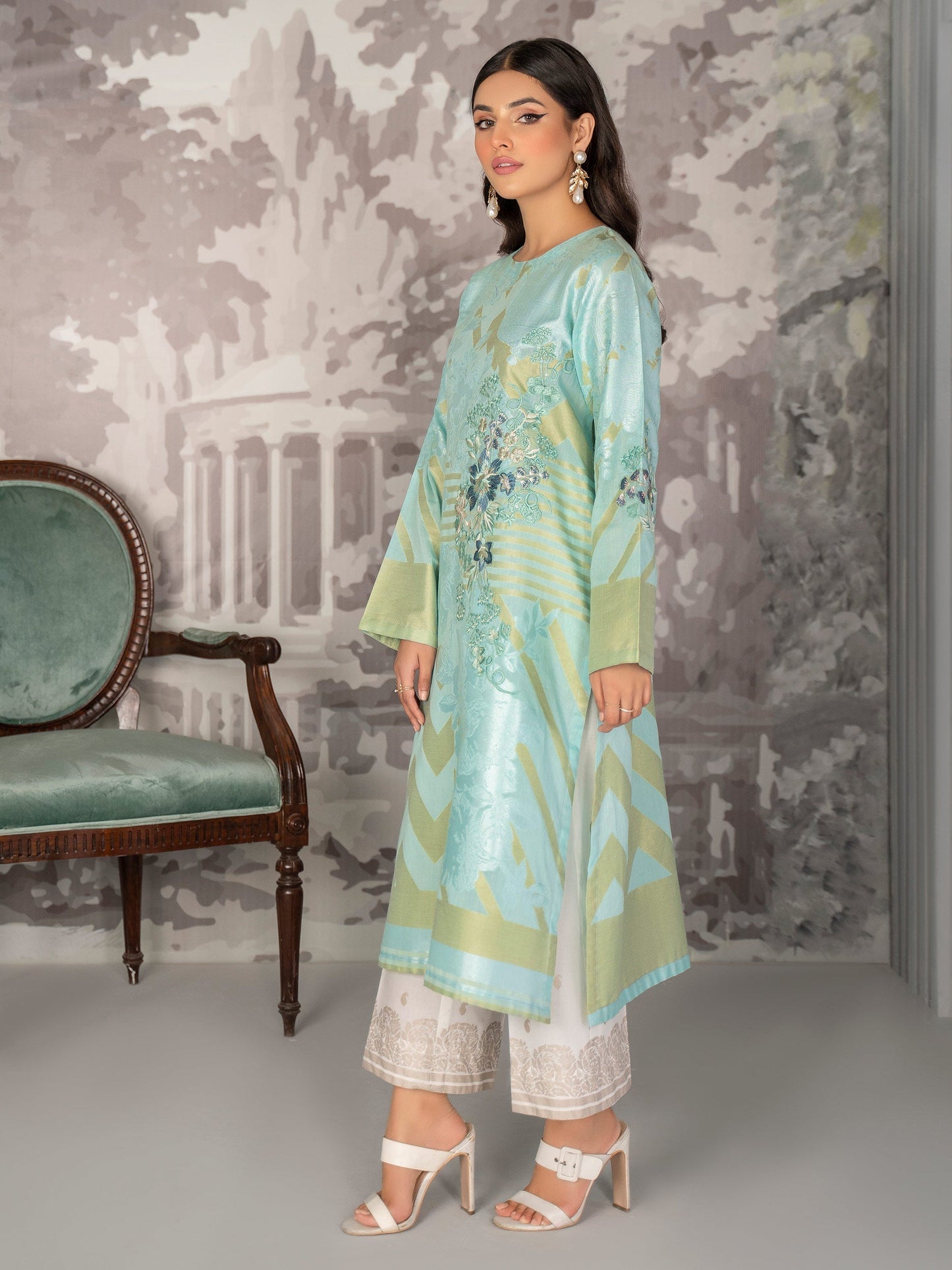 2 Piece Embroidered Jacquard Suit