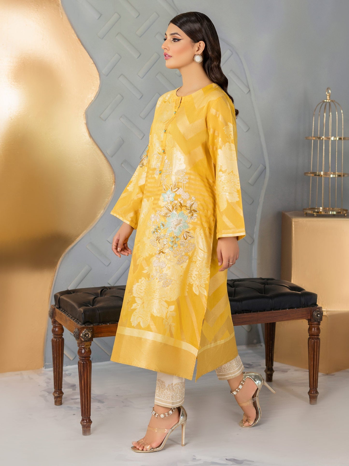 2 Piece Embroidered Jacquard Suit