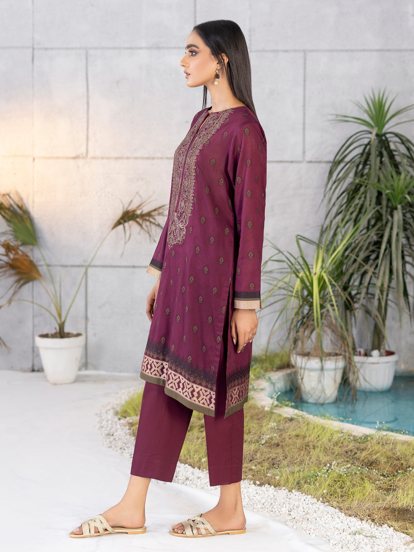 2 Piece Embroidered Jacquard Suit