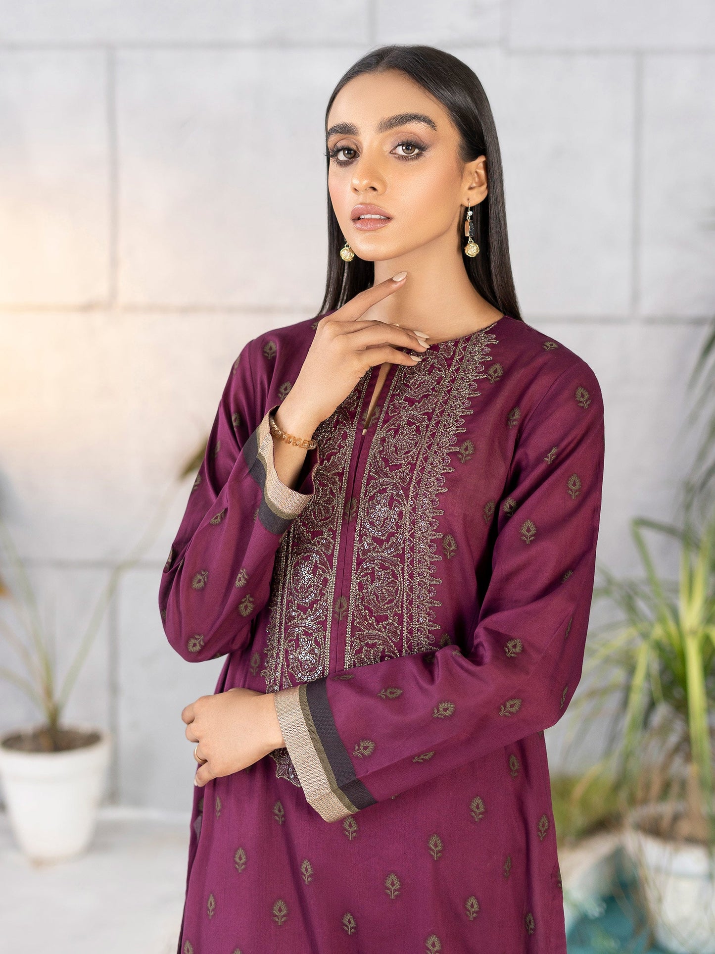 2 Piece Embroidered Jacquard Suit