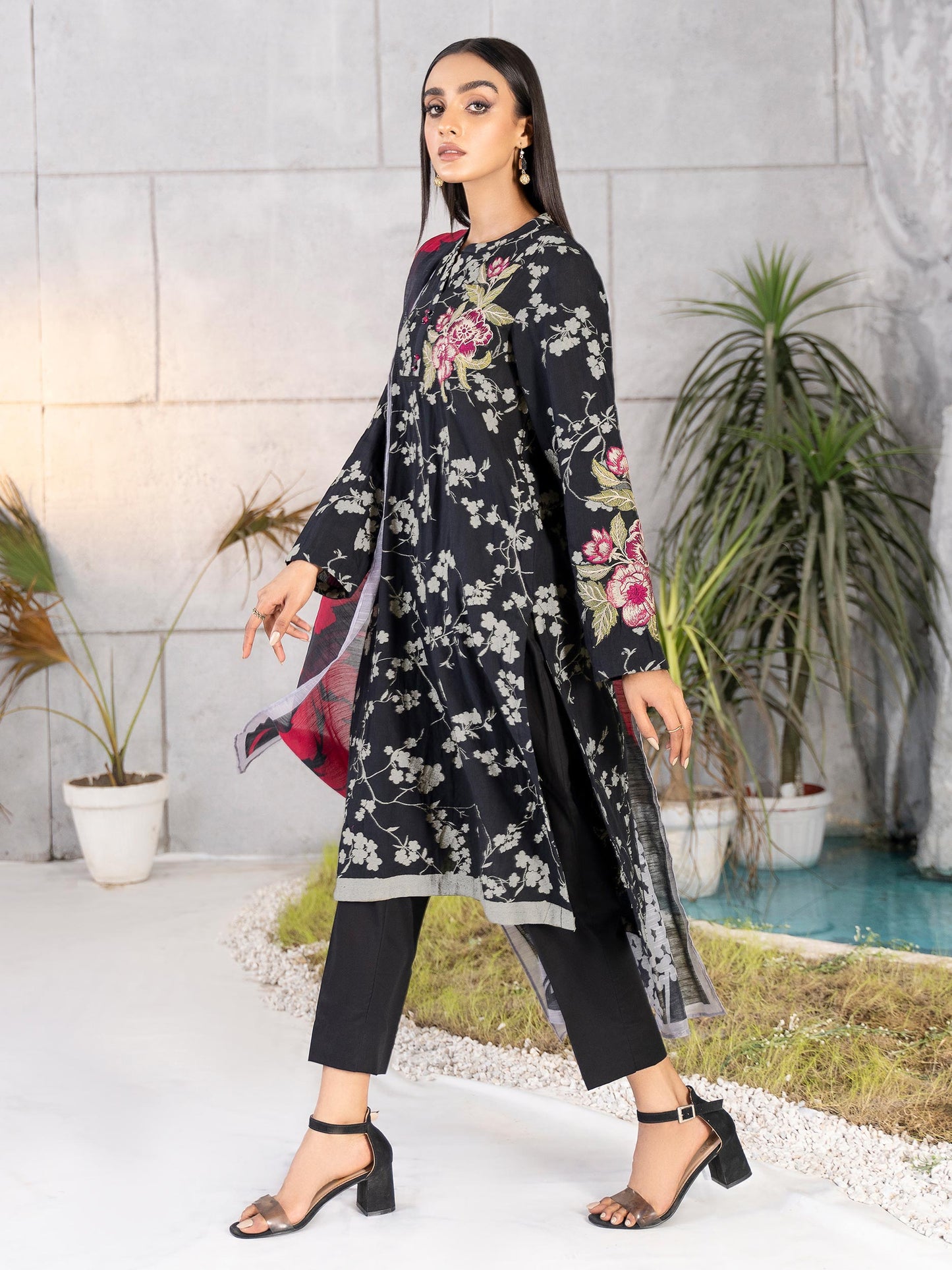 2 Piece Embroidered Jacquard Suit