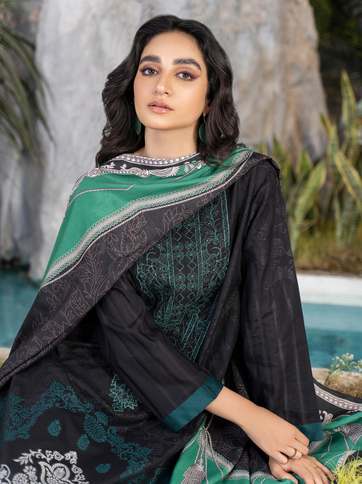 2 Piece Embroidered Jacquard Suit