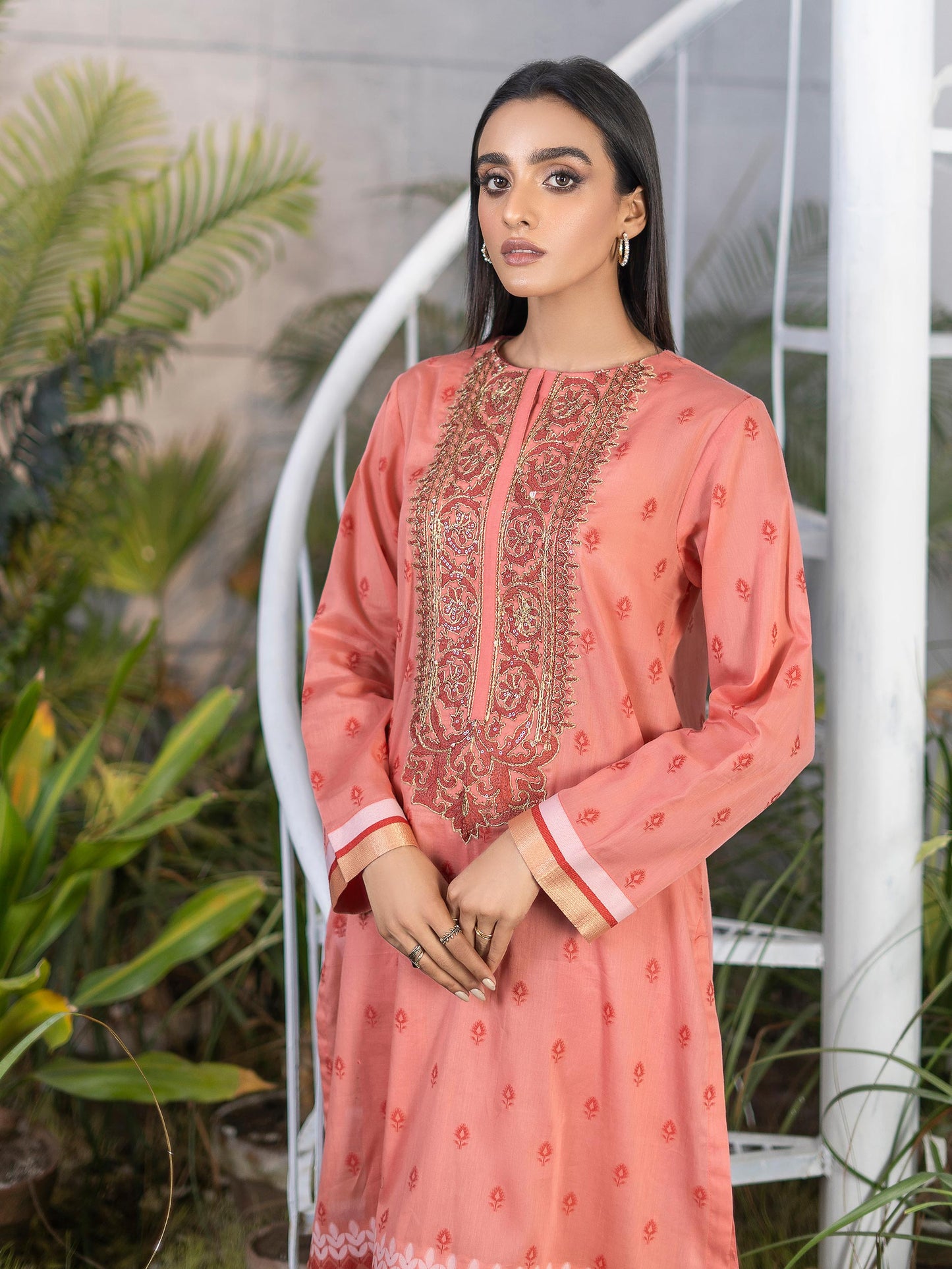 2 Piece Embroidered Jacquard Suit