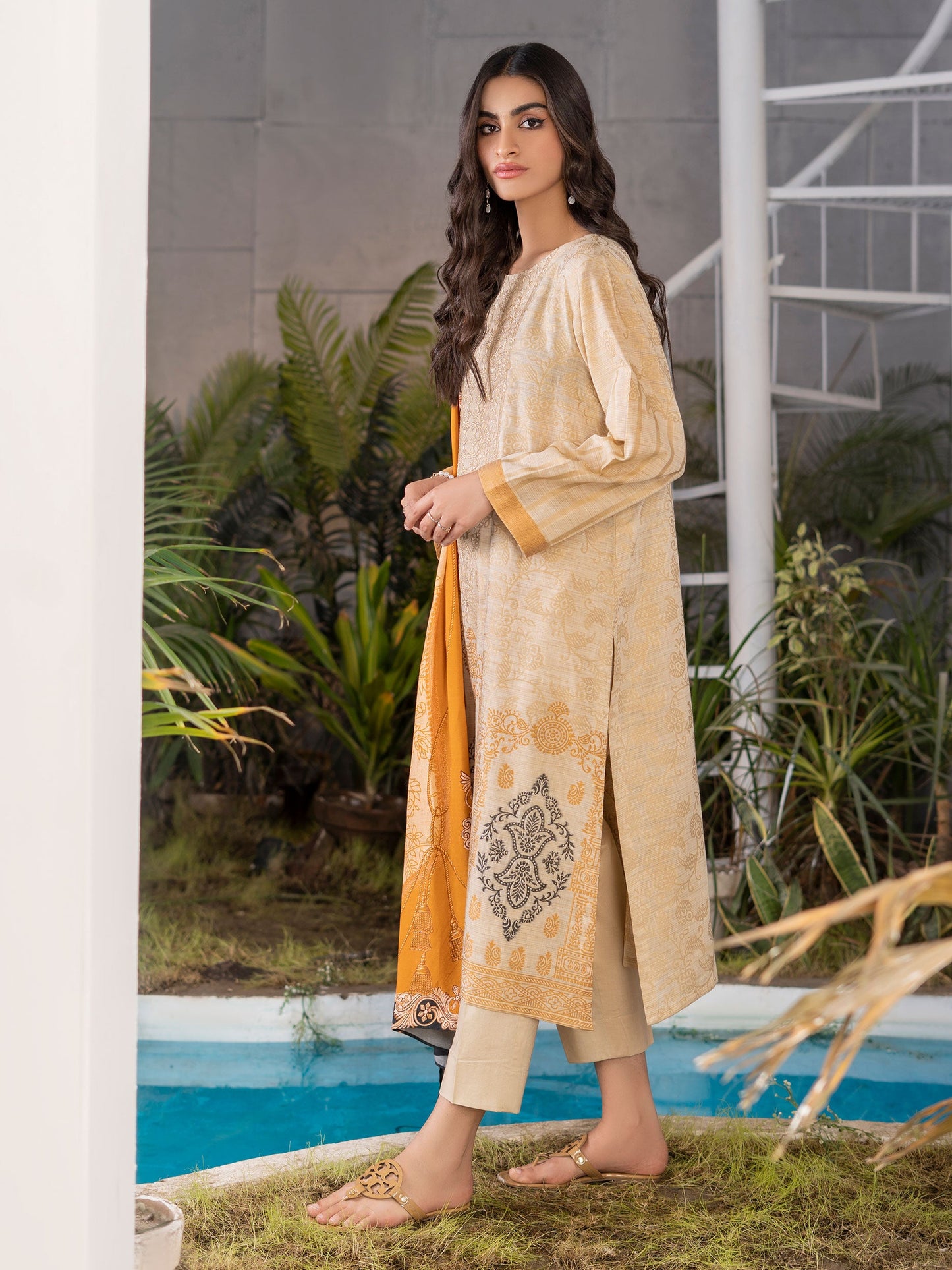 2 Piece Embroidered Jacquard Suit