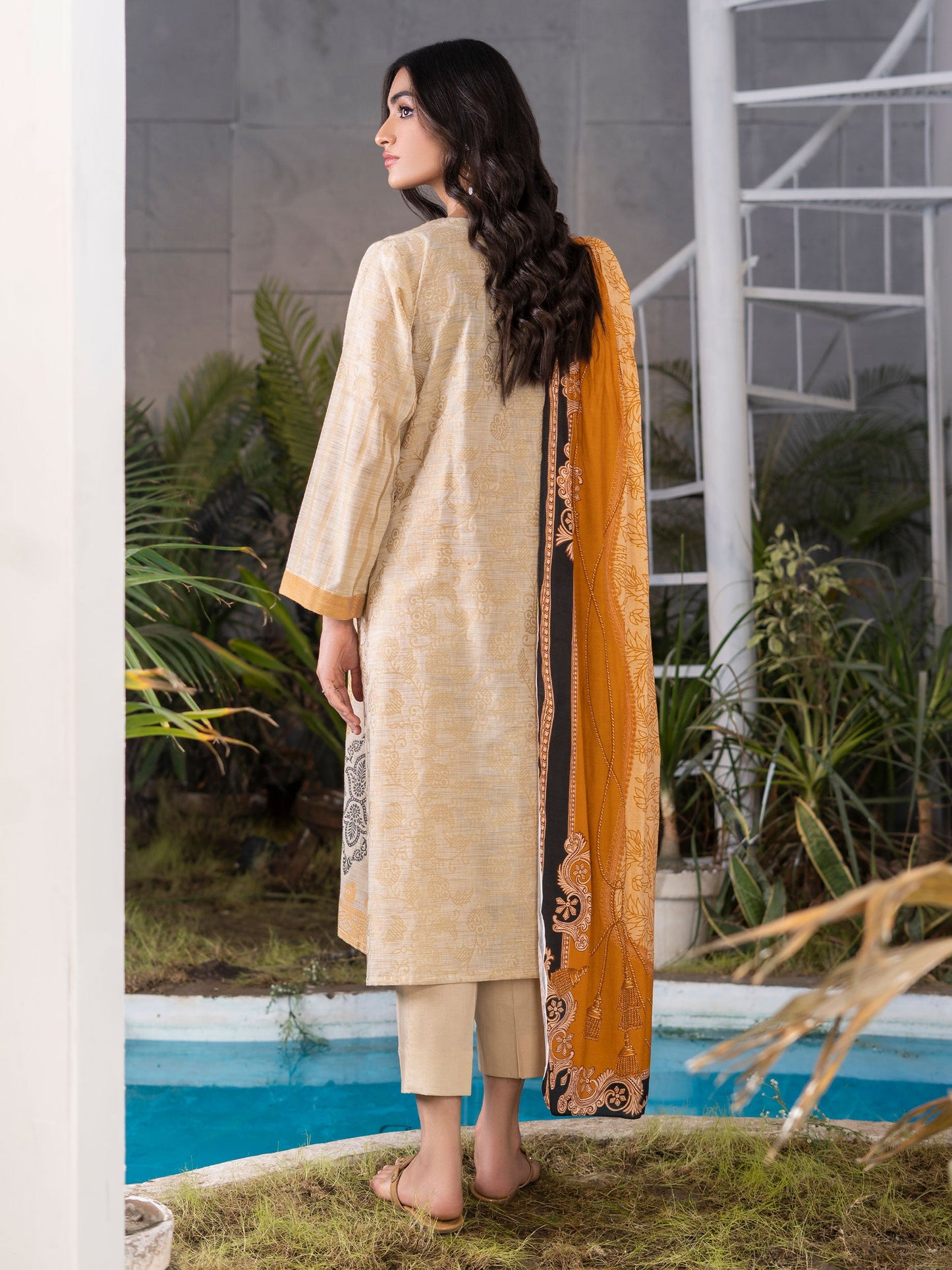 2 Piece Embroidered Jacquard Suit