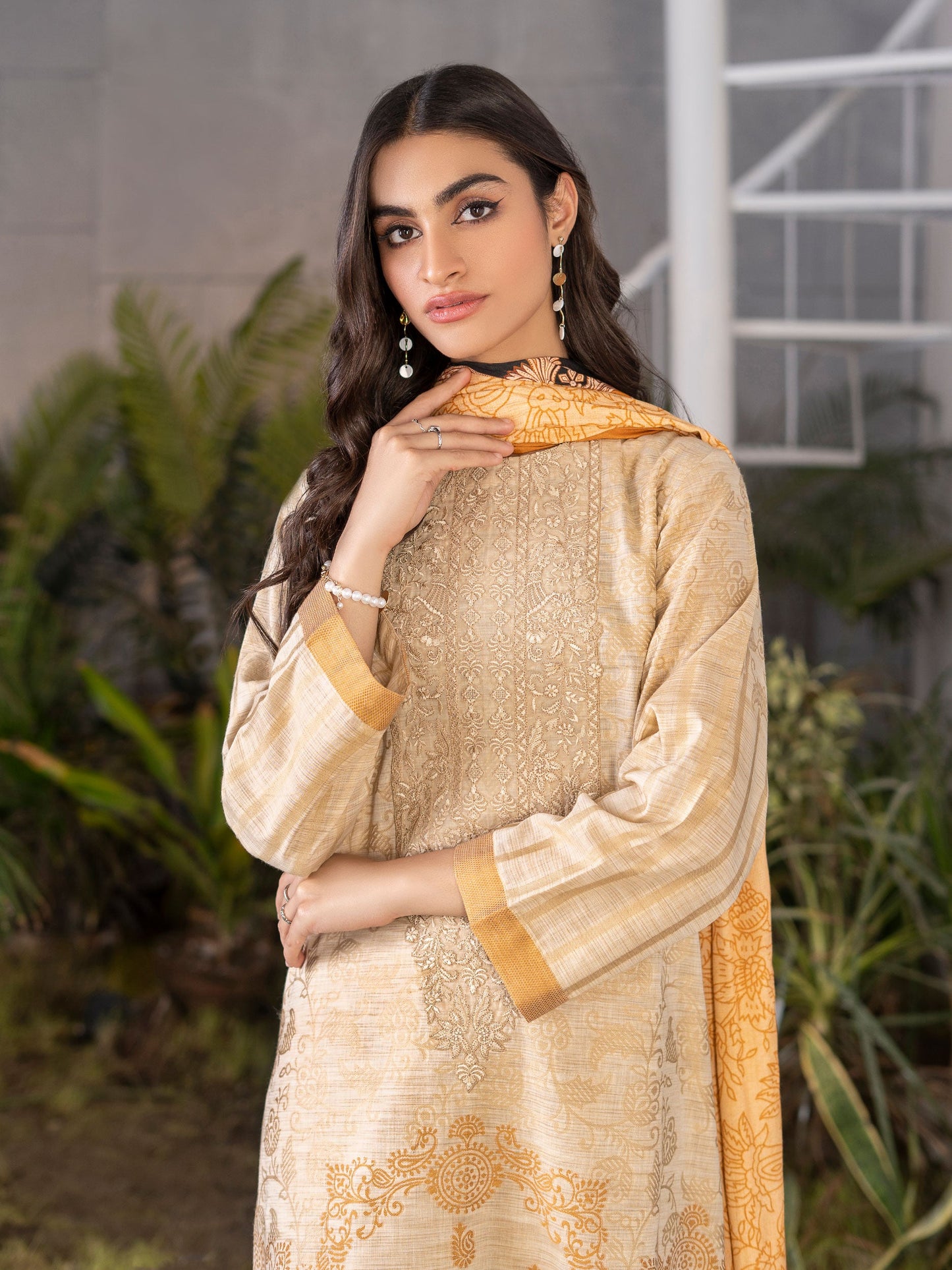 2 Piece Embroidered Jacquard Suit