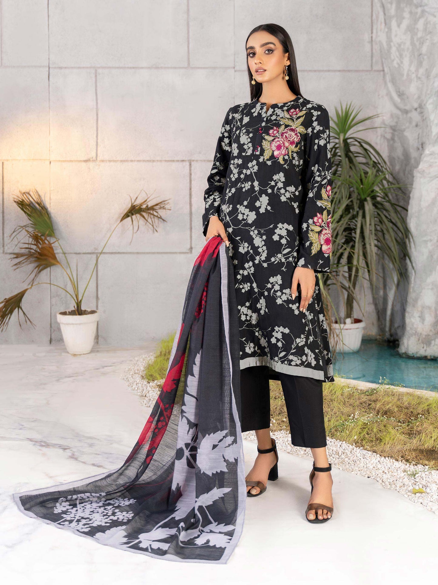 2 Piece Embroidered Jacquard Suit